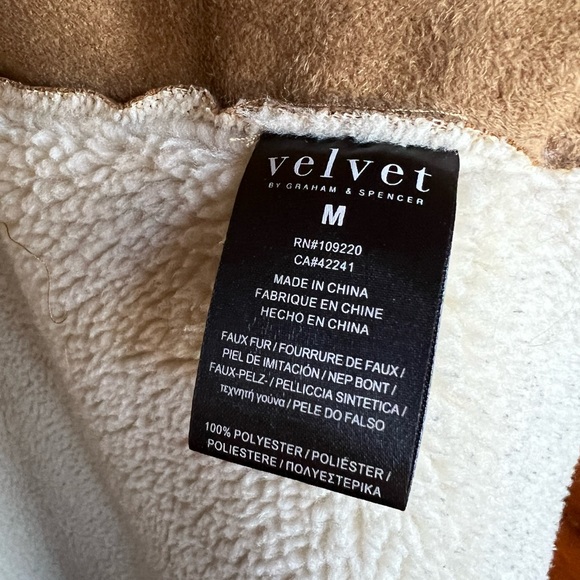 Velvet by Graham & Spencer Shearling Vest, sz. M/L - Picture 6 of 6